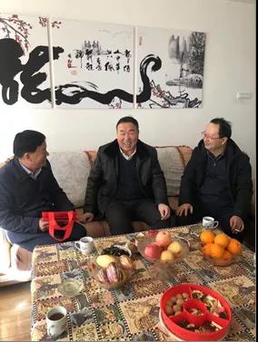 敦煌種業(yè)領(lǐng)導(dǎo)看望慰問公司老干部、老黨員及困難黨員職工