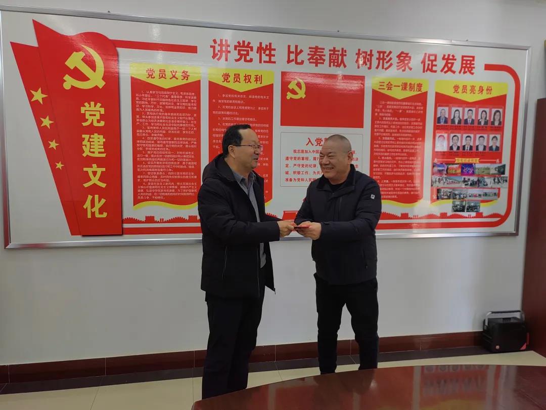 敦煌種業(yè)領(lǐng)導(dǎo)看望慰問公司老干部、老黨員及困難黨員職工